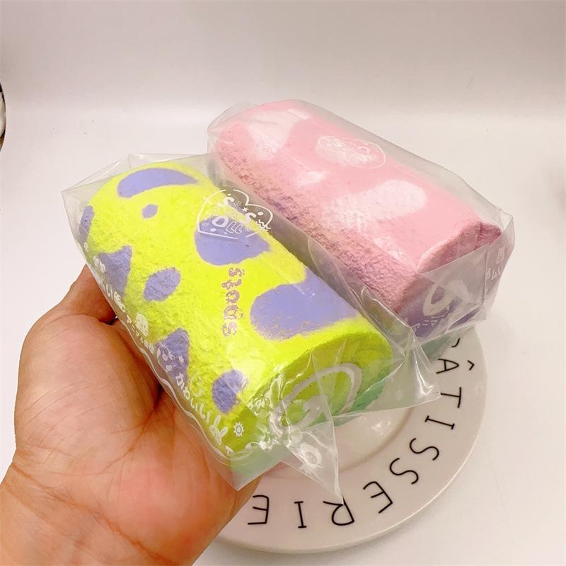 Squishy Pu Slow Rebound Egg Roll Hand Pillow Adult Stress Relief Toys Soft Wrist Pads Simulation Cake Bread Ornaments Kdis Gift