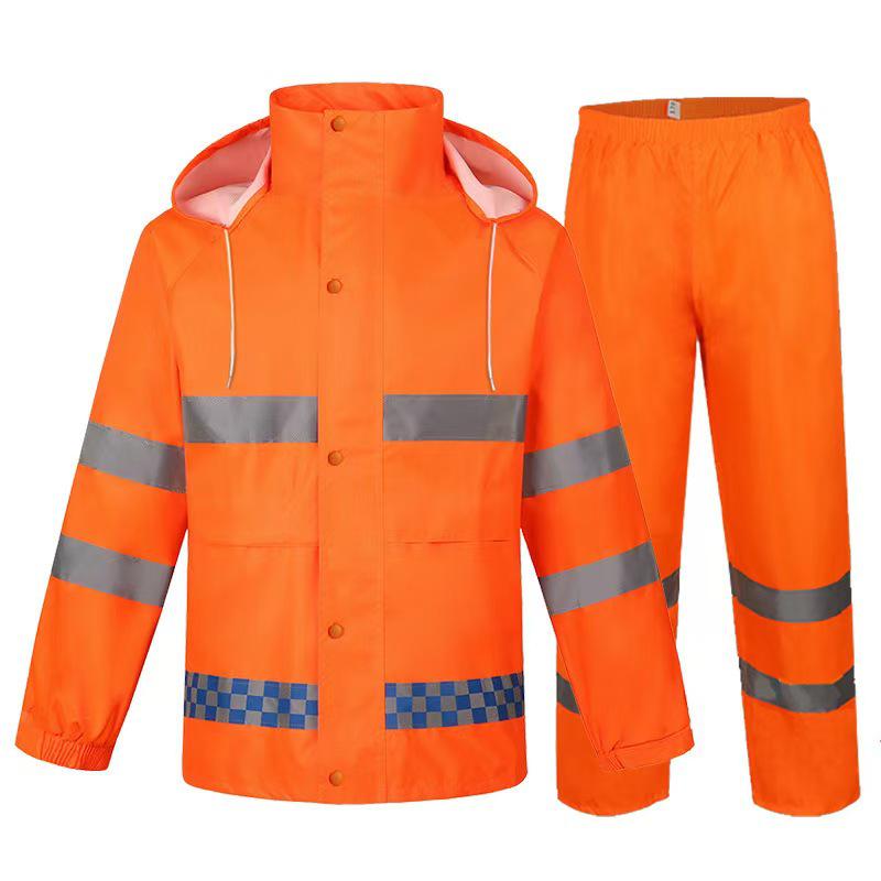 Set Impermeabile e Pantaloni Riflettenti 150D: Spalle scoperte, Spessore maggiorato, Protezione integrale per lavori gravosi e sotto la pioggia battente.
