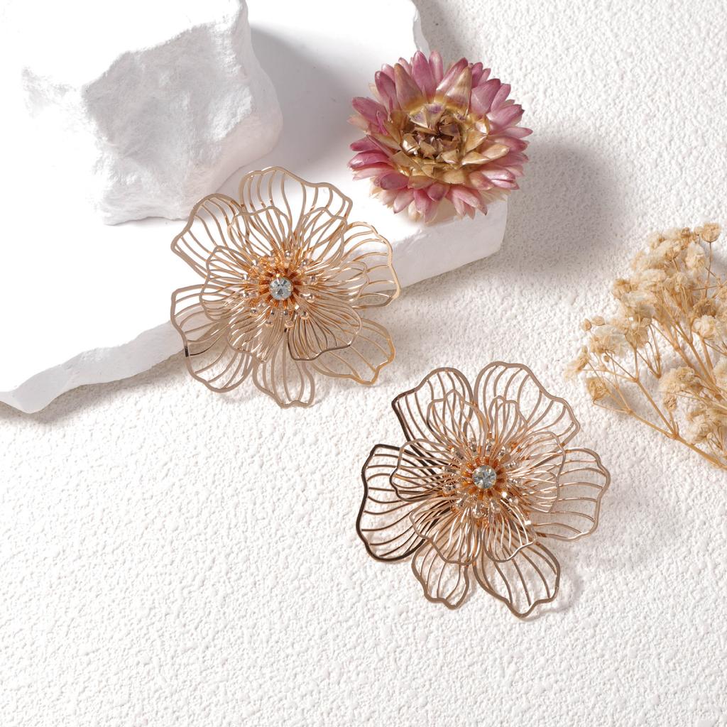 Bohemian personality retro trend metal hollow flower stud earrings creative unique senior design sense