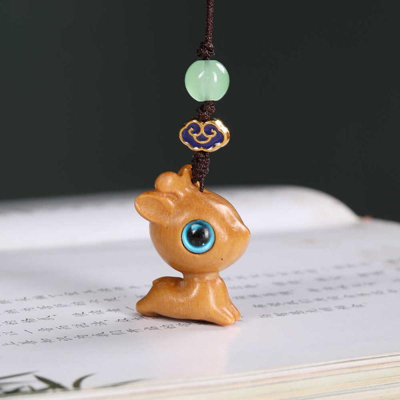 Green Sandalwood Deer Pendant Keychain: Wood Carving Charm for Bags and Ornaments