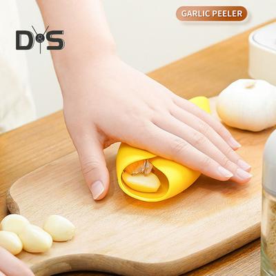 Pela-aglio in silicone morbido. Pela-aglio efficace e utile