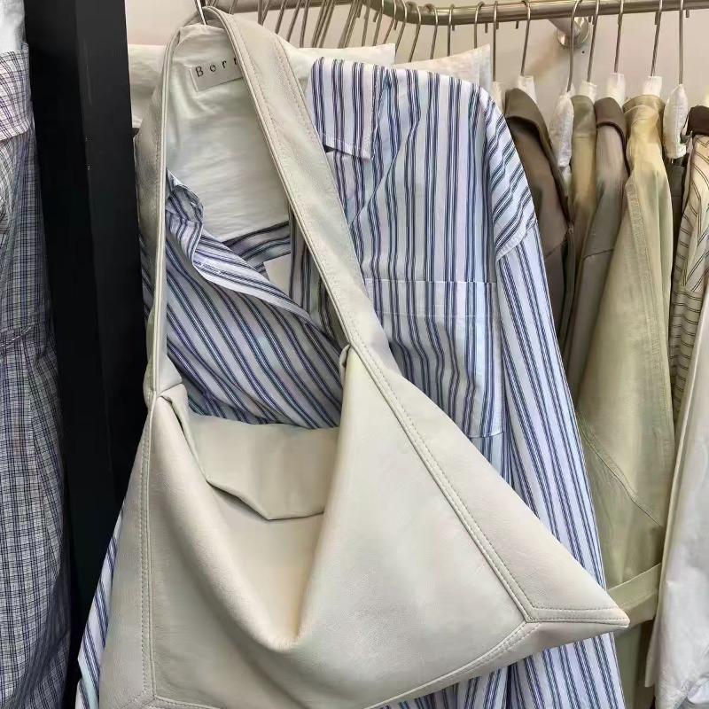 Berry Private Property Sharing Large Capacity Shoulder Bag Cloud White Women s Bag Spring New