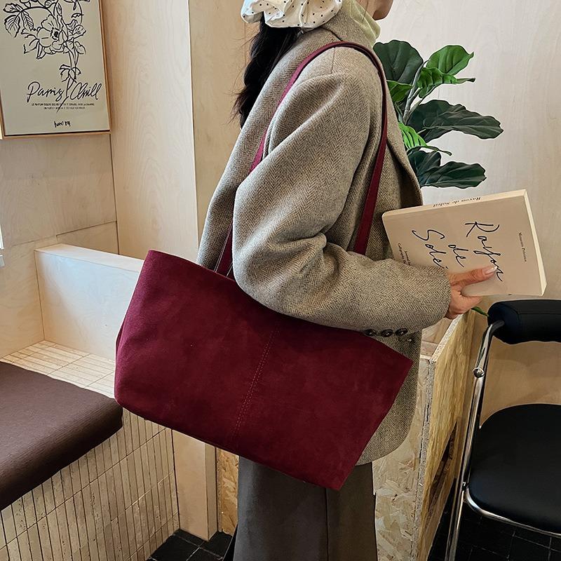 Retro light luxury niche portable tote bag women's large-capacity versatile suede commuter versatile shoulder armpit bag