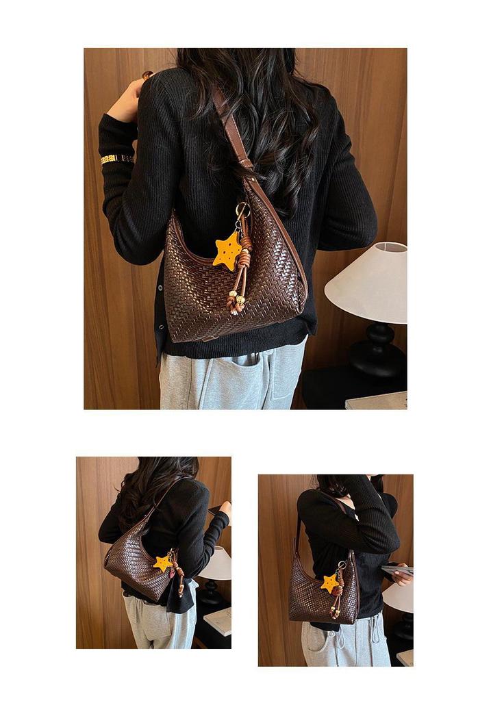 2026 Stylish Woven Dumpling Bag: Large-Capacity Women's Shoulder Handbag