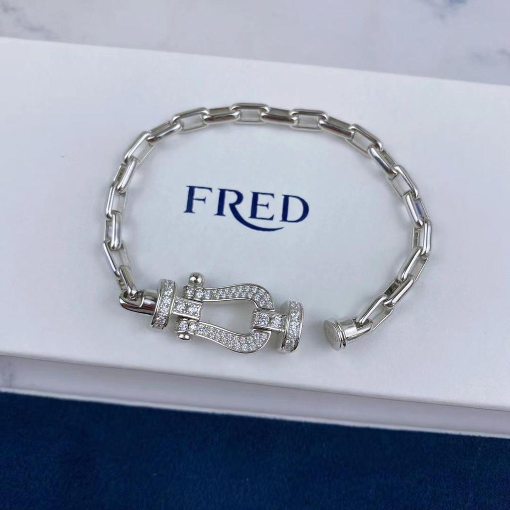 Fred High-End Náramek s podkovovou sponou a červenou šňůrkou s diamanty z 18karátového růžového zlata pro páry