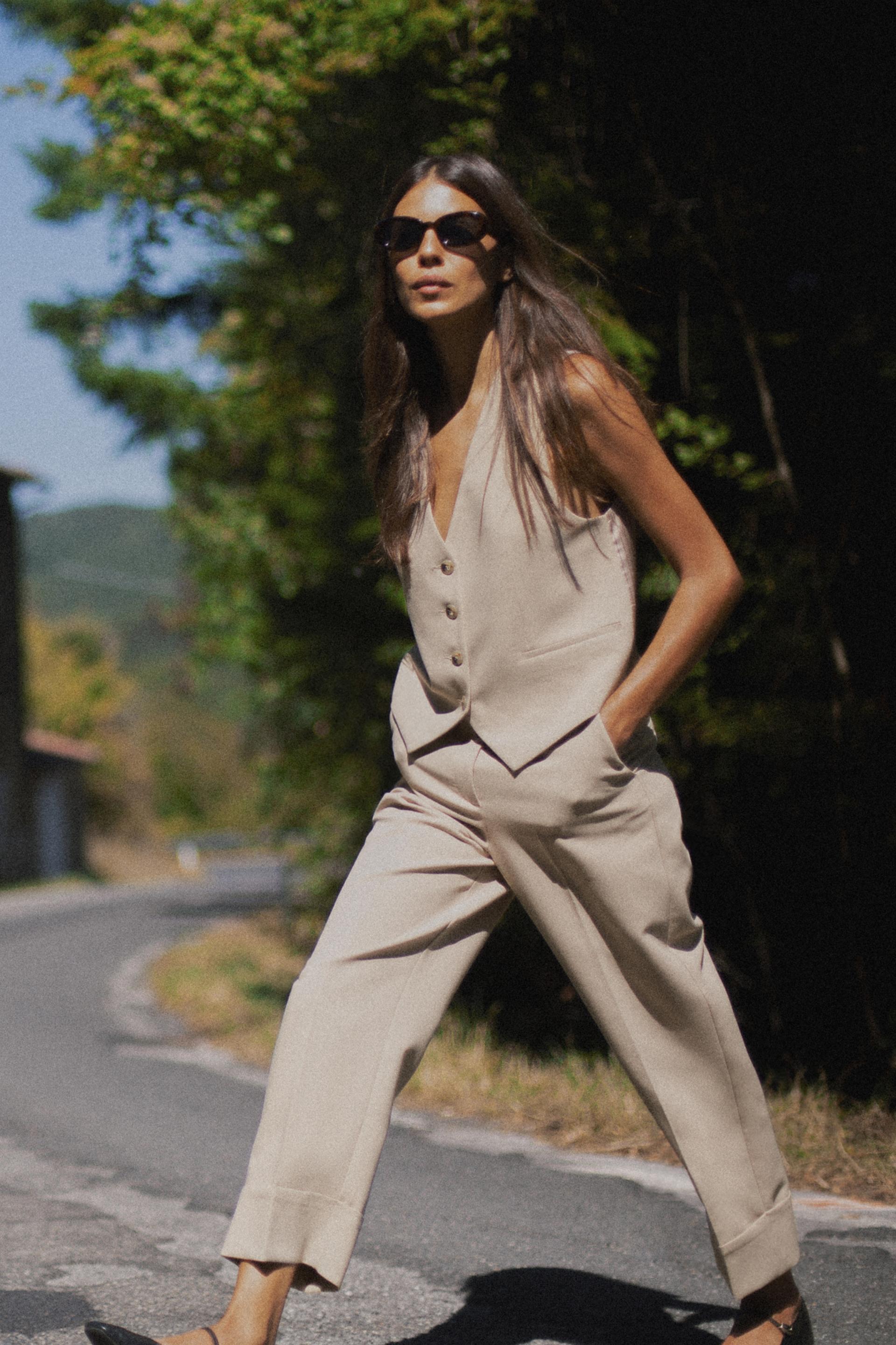 

ЖИЛЕТ В КОНТРАСТНУЮ ПОЛОСКУ