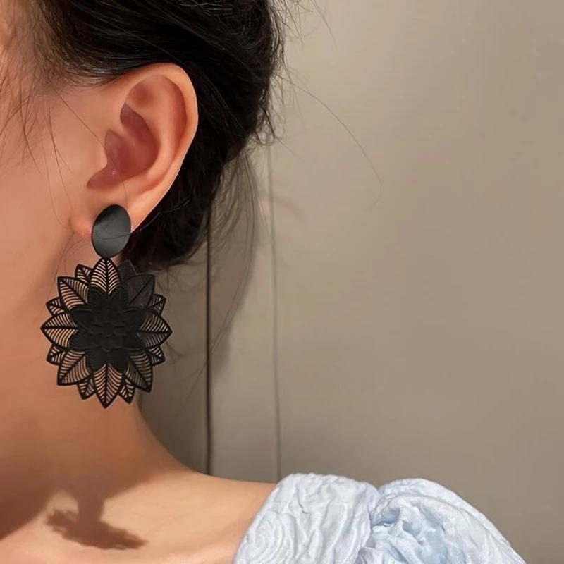 1piar Big Black Flower Drop Earrings for Women Hollow Net Pendants Exaggerated Rock Personality Wedding Party Vintage Ear Jewelry