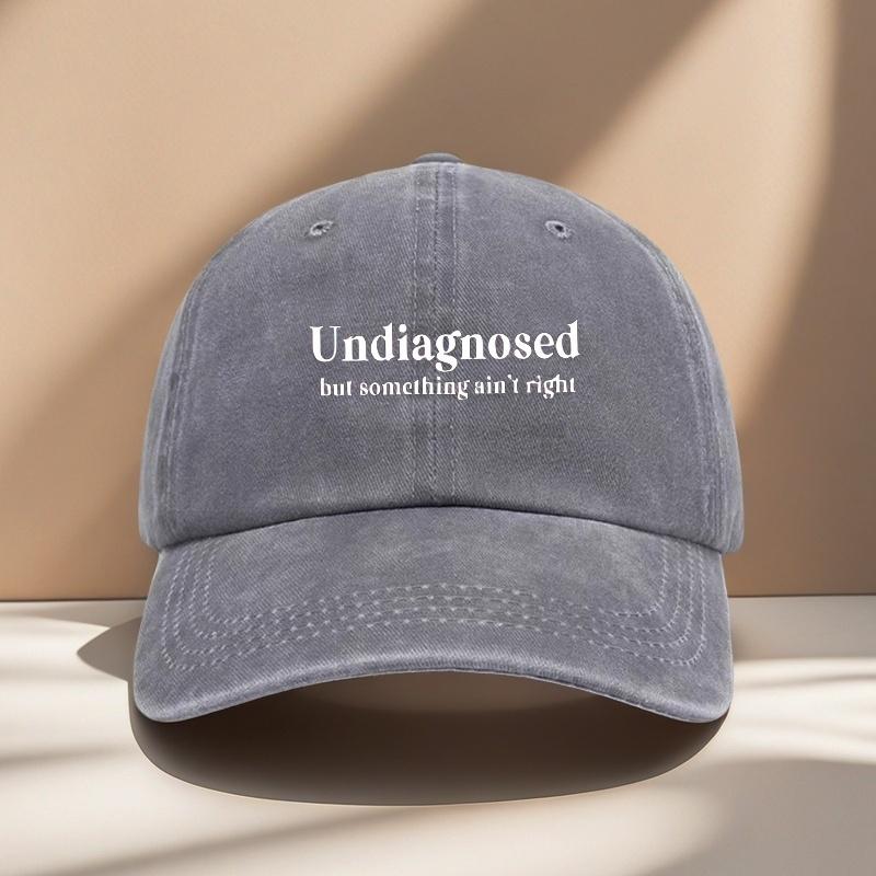 

Тканевая ретро регулируемая бейсболка-snapback с недиагностированным, но чем-то неподходящим для любого сезона One Size