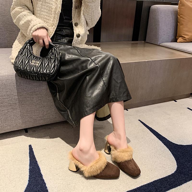Fashion 2025 New Leisure and Comfortable Lazy Square Heel Warm Slippers Winter Square Toe Luxury Fur Square Heel Lady Indoor Slides