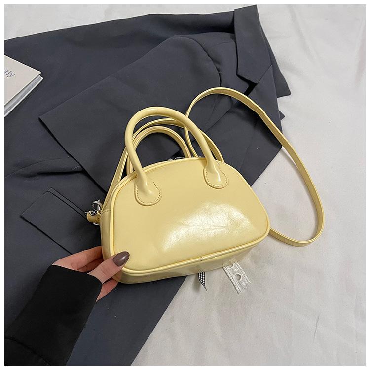 

Niche fashion portable bowling bag women s 2025 spring new simple and versatile shoulder bag high-end messenger bag