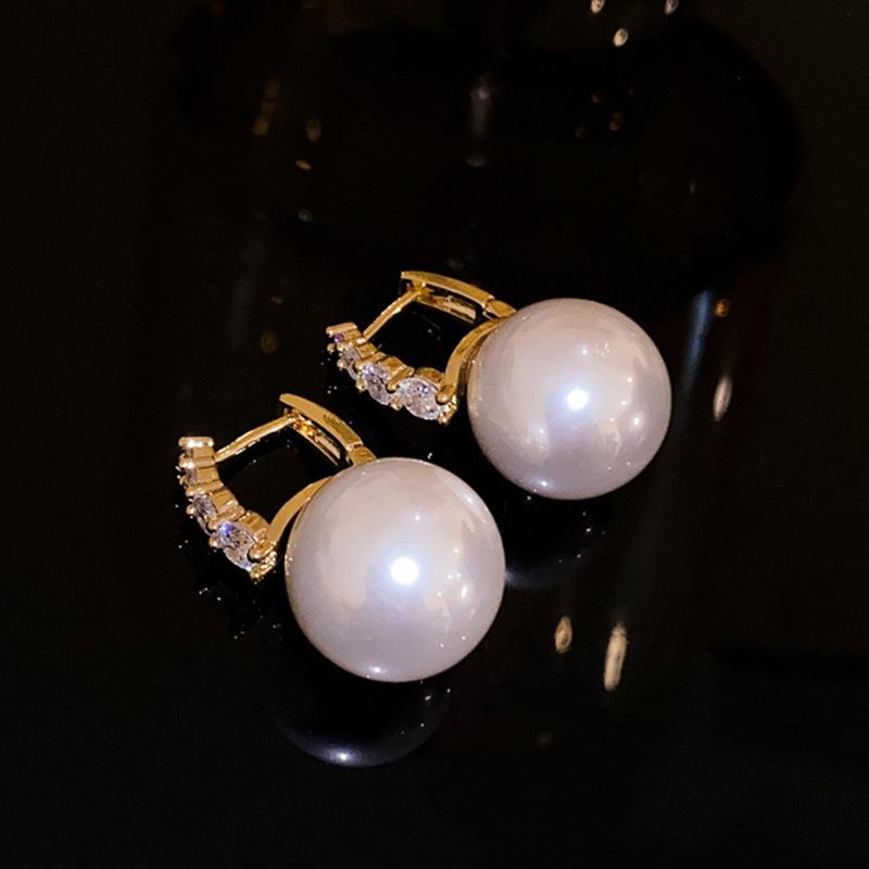 Ice quenched blue flower artificial crystal fringed earrings Cool wind temperament stud earrings Internet celebrity earrings