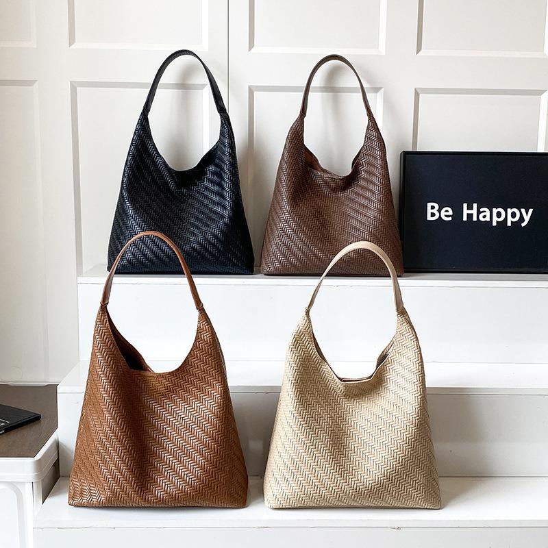 

Premium sense large capacity shoulder bag women s new woven embossed commuter tote bag popular child and mother bag хаки