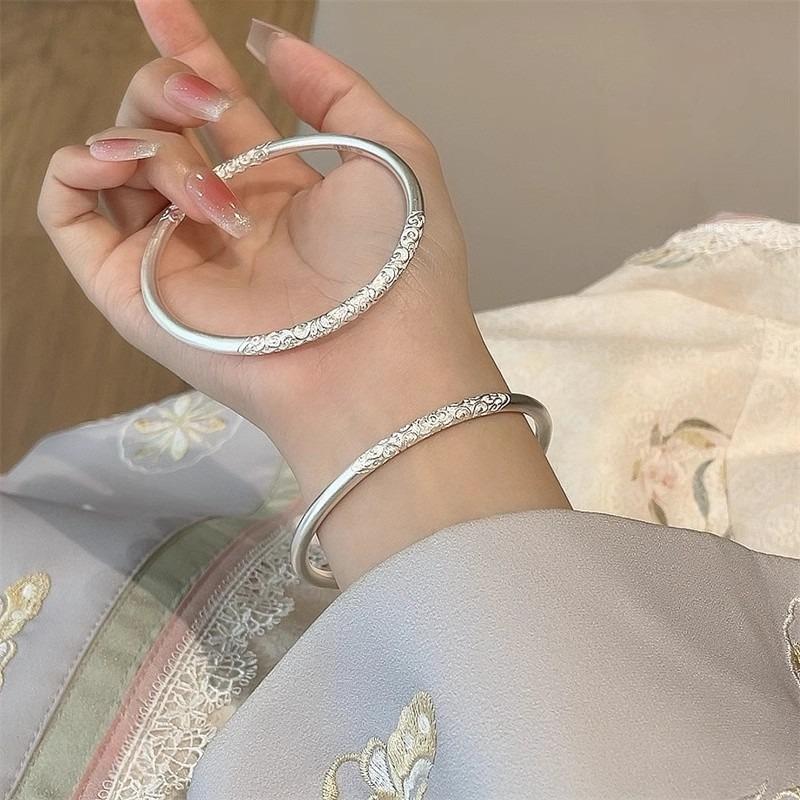 Women Fashion Minimalist Chinese Style Scroll Grass Pattern Solid Closed Copper Bangle Bracelet