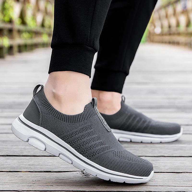 Fashion Men's Breathable Classic Running Shoes 2025 Outdoor Lightweight and Comfortable Mesh Sliding in Walking Shoes Tenis Masculino