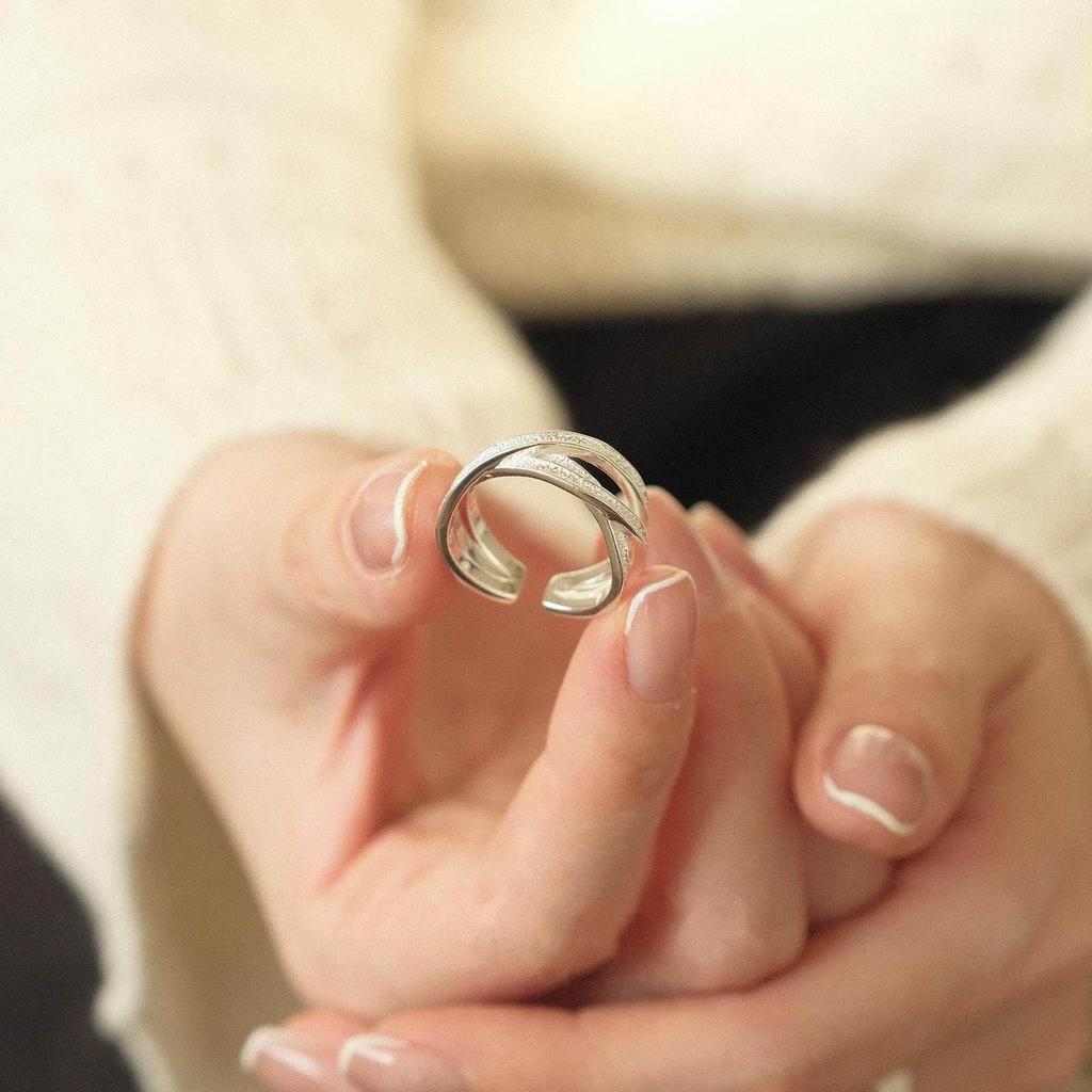 Adjustable Intersecting Lines Ring: Versatile and Fashionable Women's Statement Index Finger Ring
