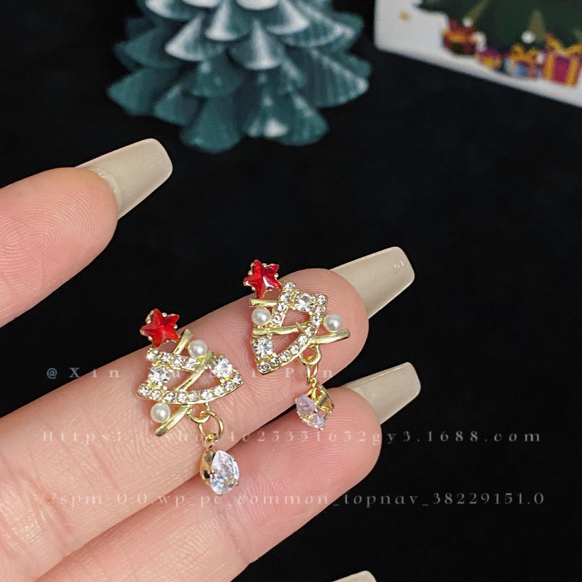 

Новые изысканные и модные серьги «Елка» с цветным цирконом