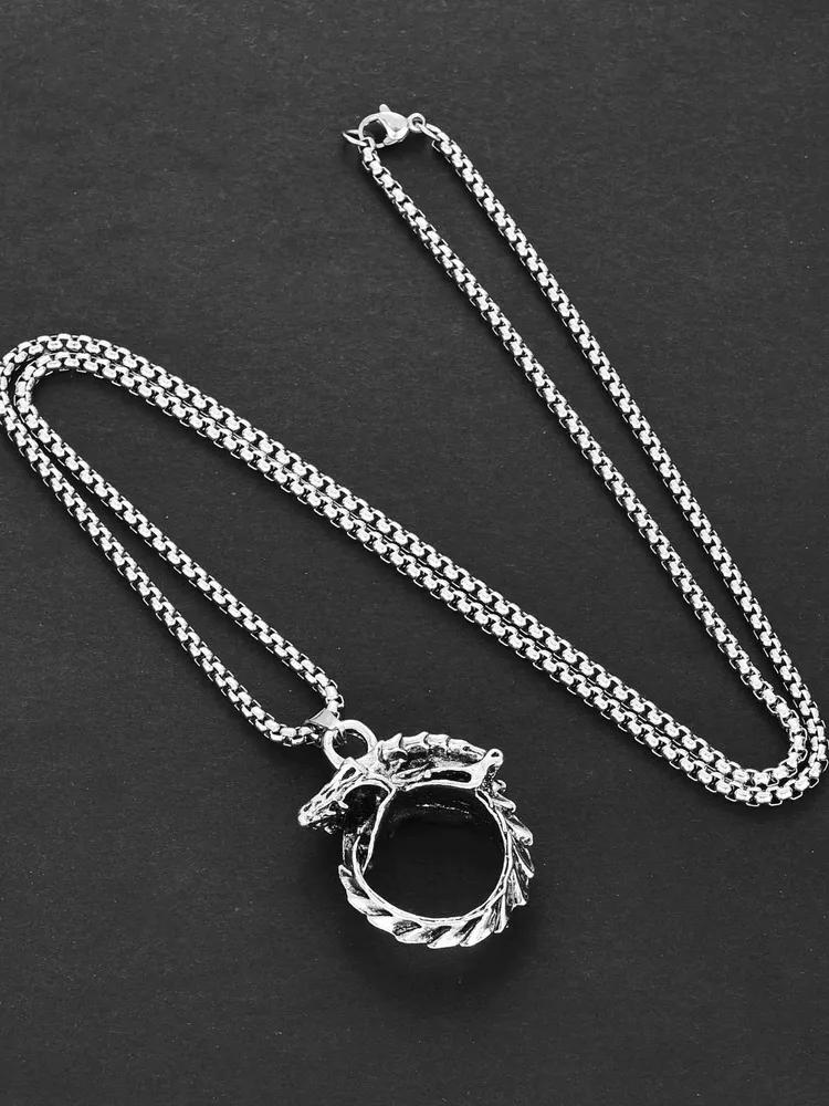 A chain pendant "cobra biting its own tail" necklace pendant suitable for daily wear and gift giving