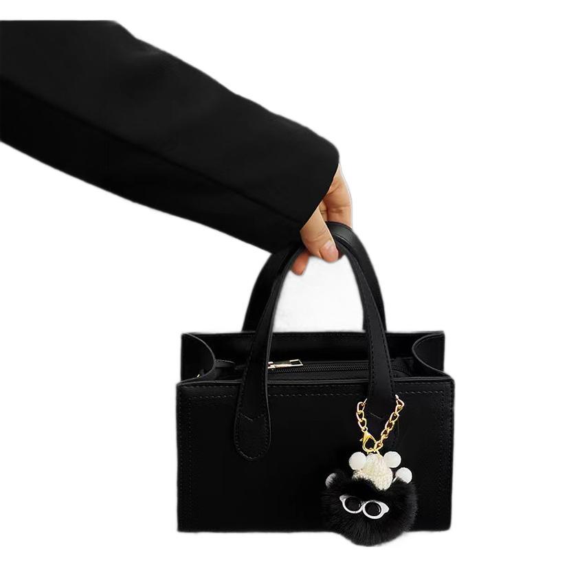 This year's popular women's bags 2024 autumn and winter new large-capacity commuting shoulder handbags textured small square bags