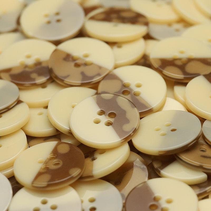 

Круглые пуговицы из смолы с четырьмя ушками, высококачественные пуговицы для мужских пиджаков, двухсторонние пуговицы для женских шерстяных пальто 1 #[30mm W3365 #four-eye round two-color]