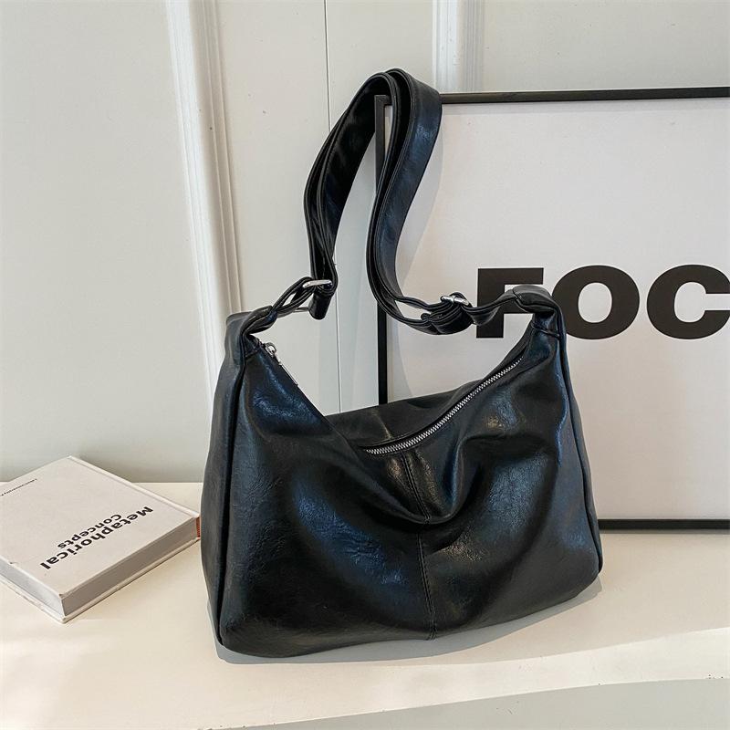 Large capacity bag women's 2025 new high-end Maillard commuter shoulder bag autumn and winter popular messenger tote bag