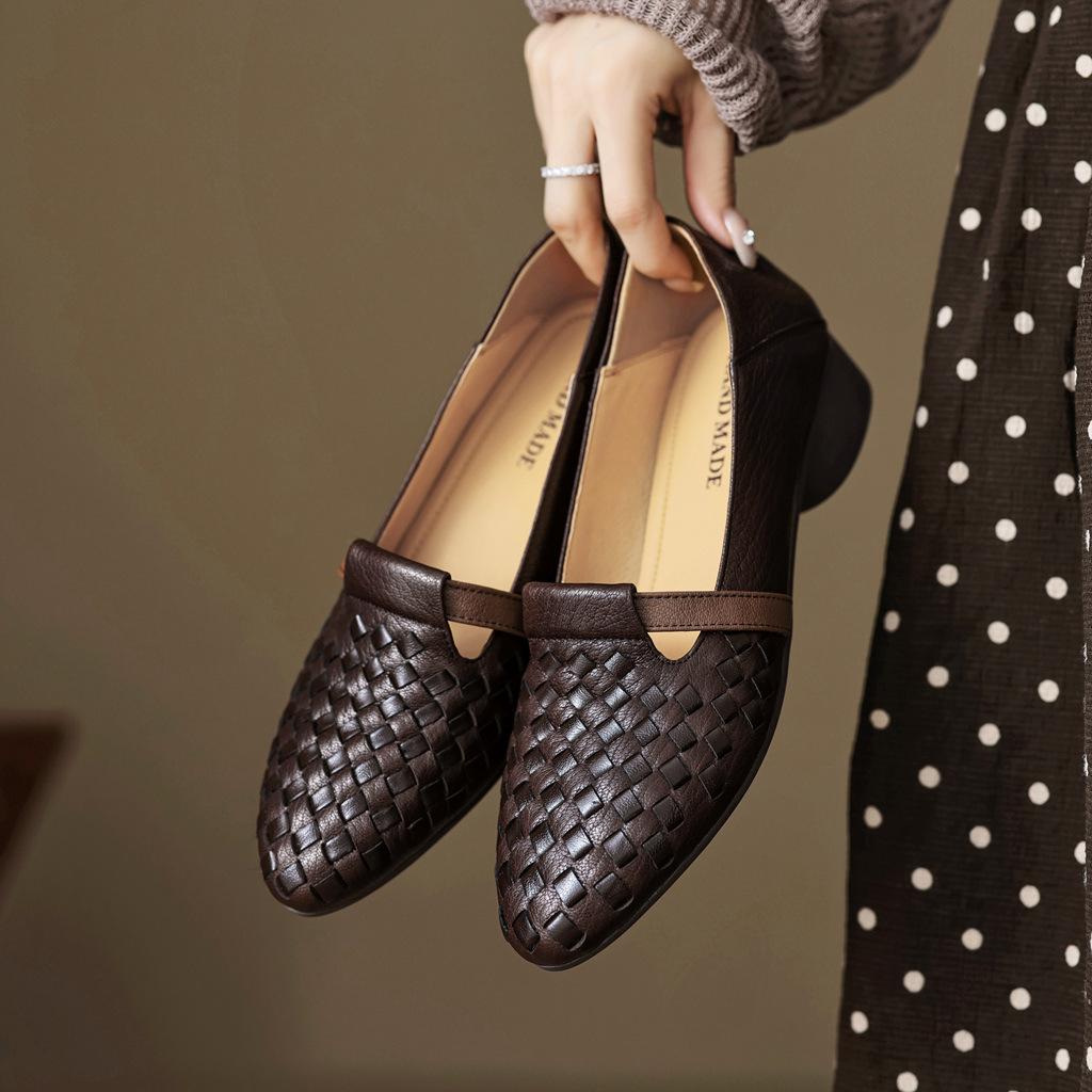 Woven shallow mouth single shoes soft leather soft sole grandma shoes autumn new Doudou shoes simple small leather shoes