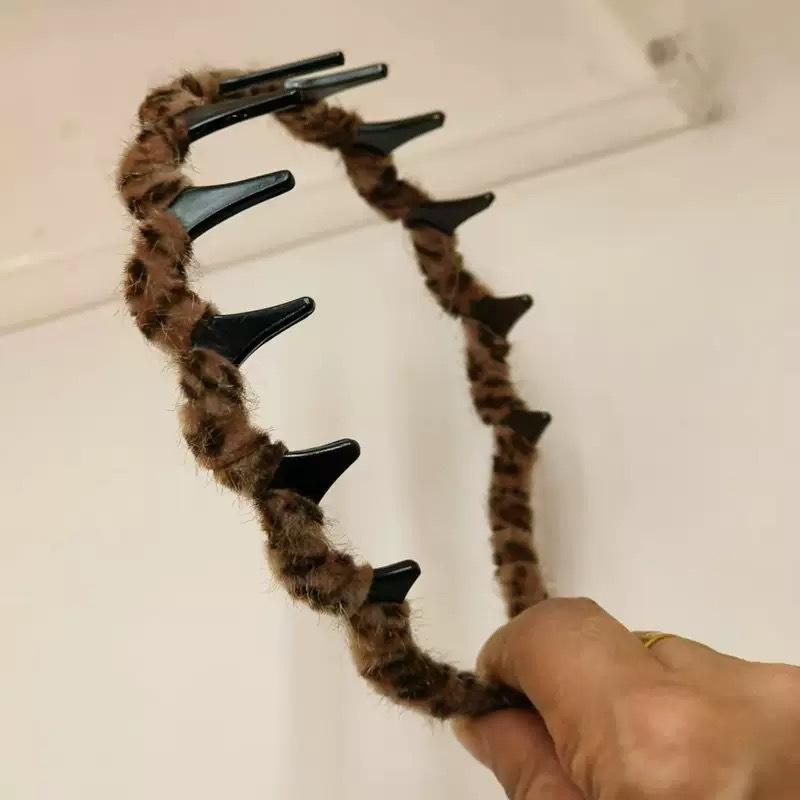 Sweet and Cool Leopard Print Spiked Wavy Hairband for Fluffy Face Wash and Hair Compression, Anti-slip Headband