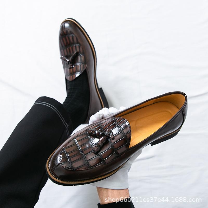 

Block tassel Korean version of casual leather shoes men s tide British pointed nightclub hair stylist shoes heightening groom shoes 47 коричневий