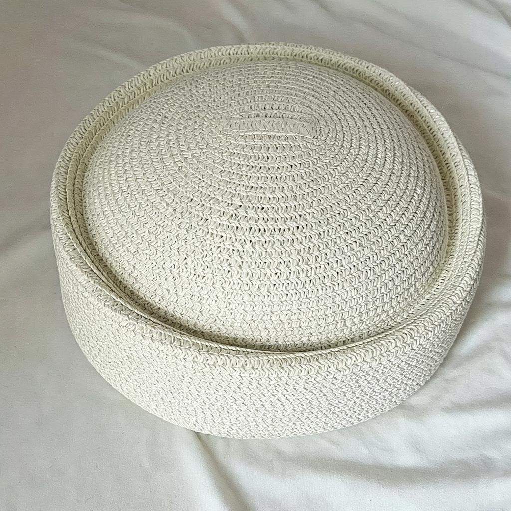 Women Vacation Straw Pillbox Hat Beret Style Round Crown Lightweight Breathable Summer Headwear for Outdoor Activities Travel