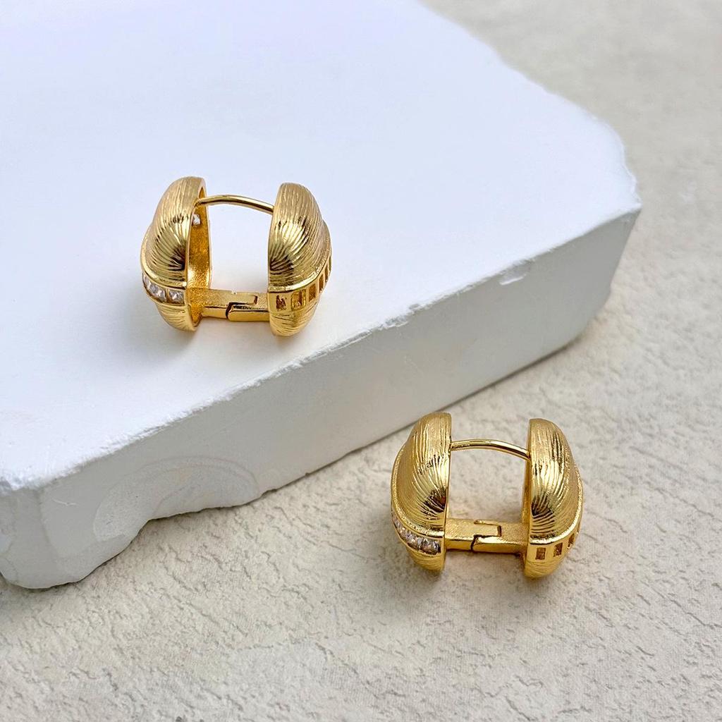 Elegant Zircon-Studded Geometric Ear Cuffs – Sophisticated New Year Style