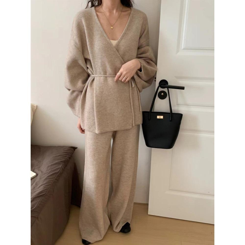 A New Autumn and Winter Fashion Sweater Set with A Laid-back Style for Women, Featuring A Retro Knitted Cardigan and Wide-leg Pants