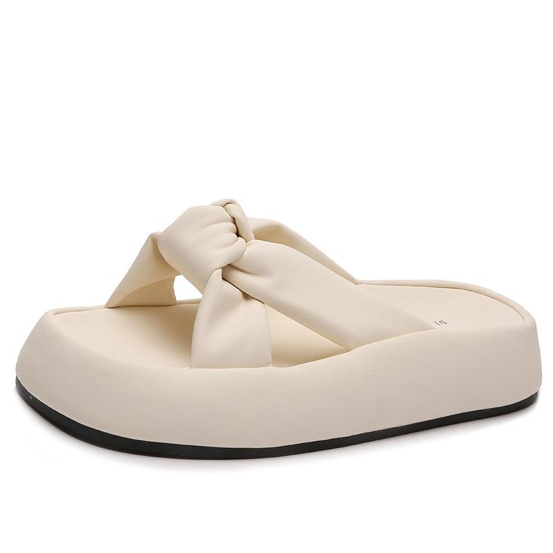 Stepping on shit muffin thick-bottomed cool slippers women's summer 2025 new soft-bottomed women's cool slippers women's fashion sandals