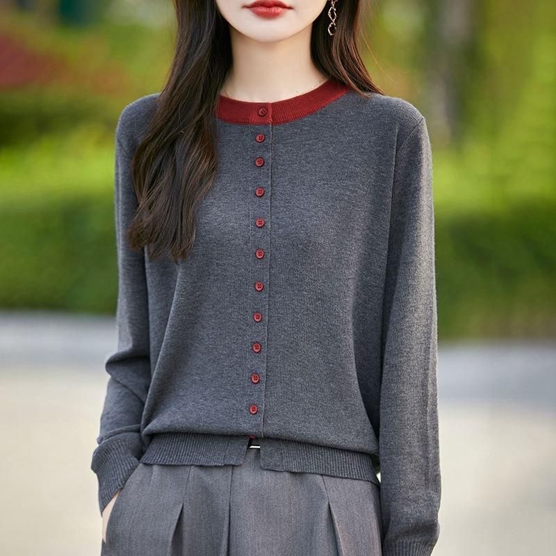 Sweter z okrągłym dekoltem i długim rękawem w luźnym stylu