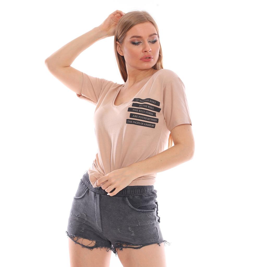 Dámské tričko s širokým výstřihem do V s písmenným potiskem