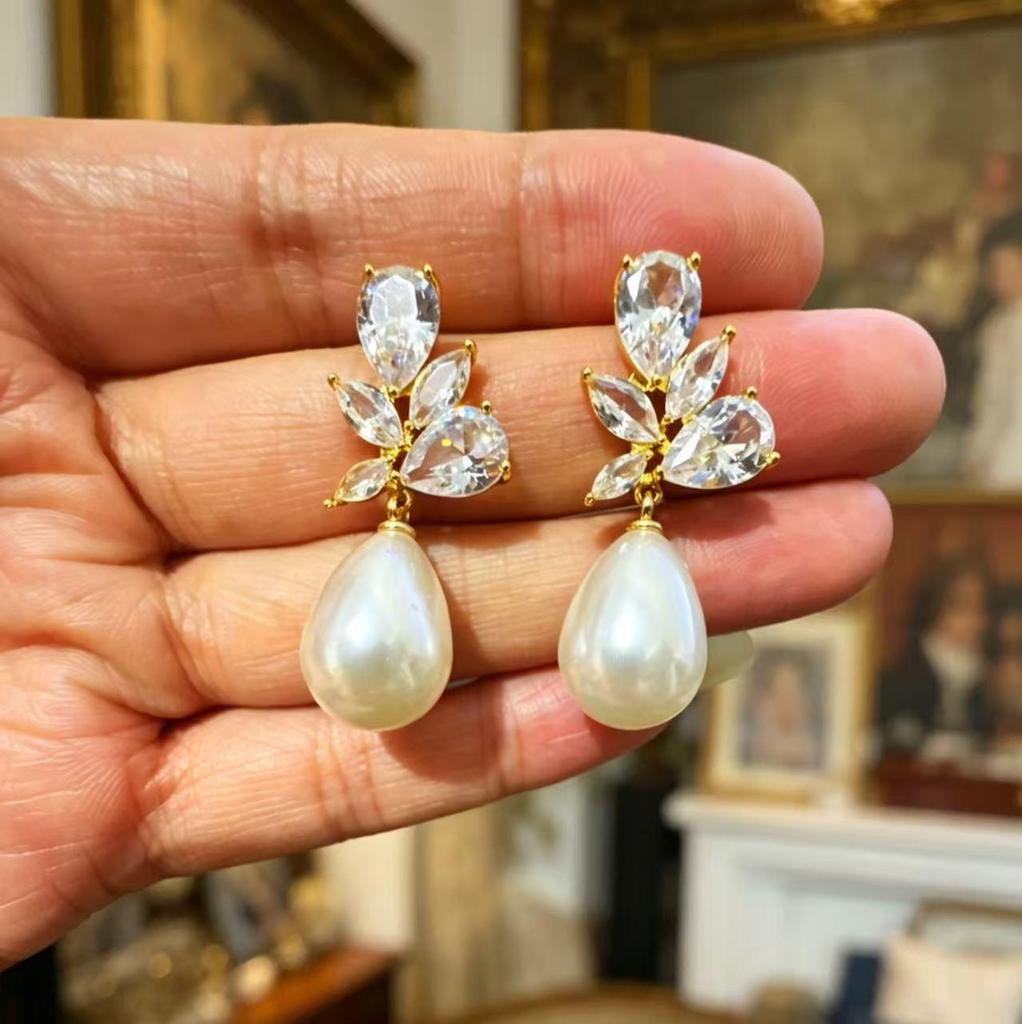 Stylish High-End Copper Zirconia Stud & Pearl Pendant Earrings