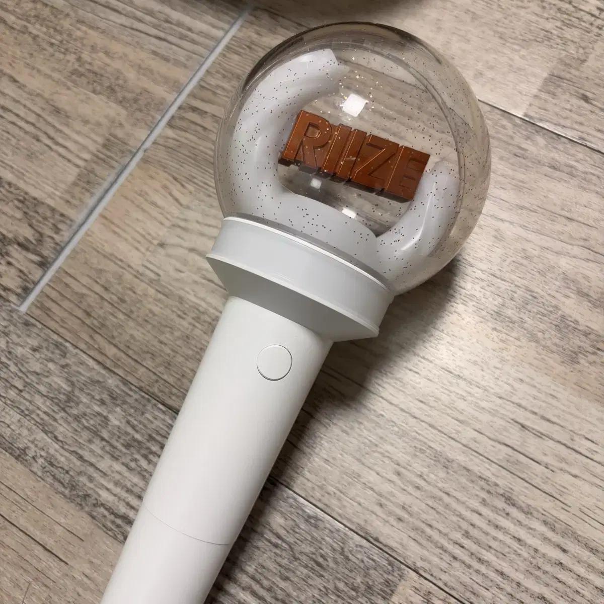 

Riize Lightstick Love Bong Sell