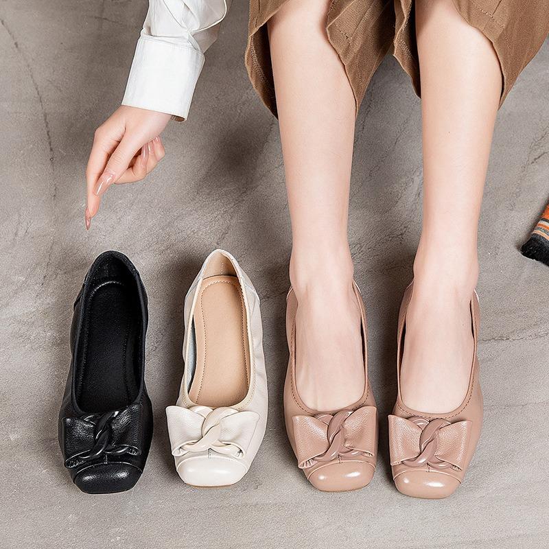Neue Einzel-Schuhe Damen Frühling Freizeit flacher Boden erste Schicht Rindsleder flache Öffnung bequem Ein-Pedal Square Dance Mutterschuhe