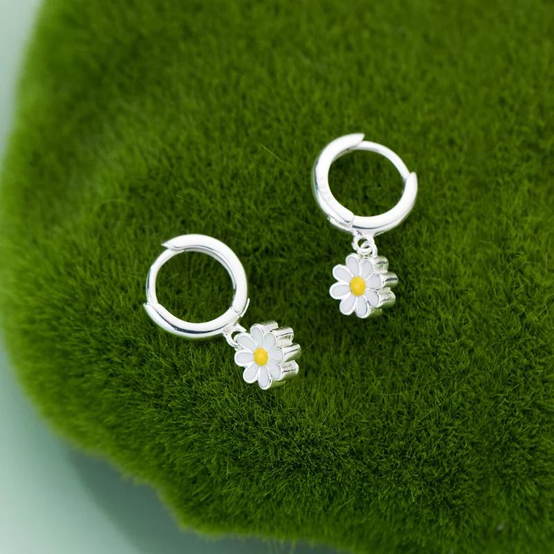 Cute Enamel Daisy Flower Pendant Earrings for Women Korean Sweet Circle Hanging Earrings Girl Wedding Party Fine Jewelry Gift