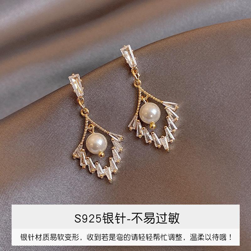 

Sweet Girl Earrings Fashion New Temperament Crystal Imitation Pearl Niche Design Net Red Women s Earrings Manufacturers Kolczyki