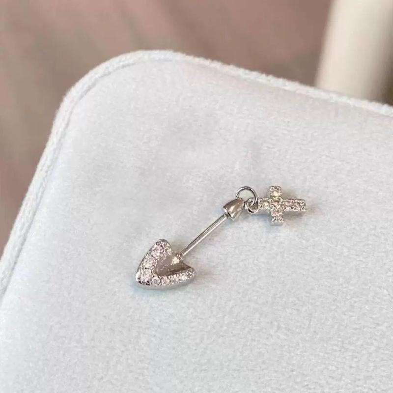 1ks Elegantní náušnice ve tvaru kočičího ucha, přívěsek srdce s křížkem ze zirkonu, piercing do ucha (helix) pro ženy