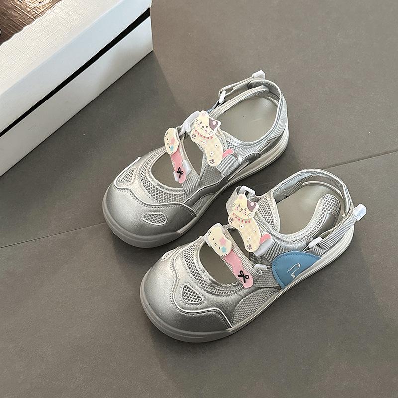 

Модный универсальный дизайн на толстой подошве усиливает ощущение маленьких белых туфель женских 2025 лето новая дышащая обувь для скейтборда сандалии одинарная обувь 35 серый