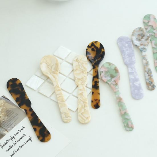 Dessert Spoon Retro Style Smooth Edge Unique Pattern Food Grade Ergonomic Handle Decorative Acrylic Cake Ice Cream