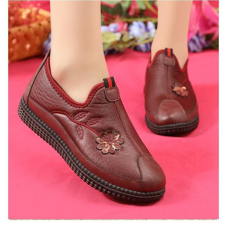 Winter 2025 New Velvet Warm and Comfortable Mother Shoes Waterproof and Non-slip In the Elderly One-pedal Cotton Shoes