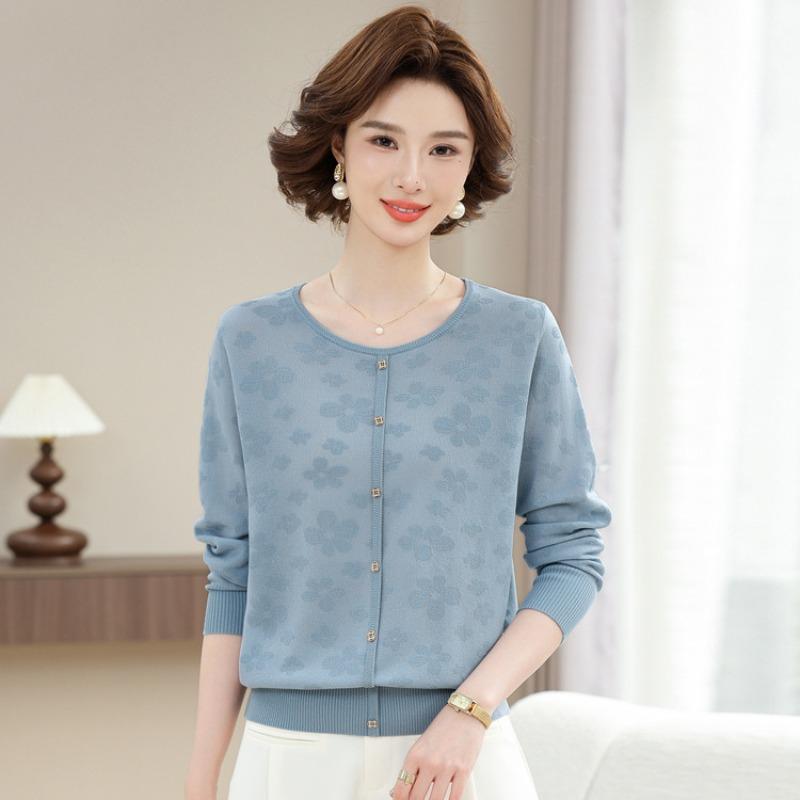 Middle-aged and elderly women's spring and autumn thin knitted sweater, new mother's spring clothes bottomed sweater and top