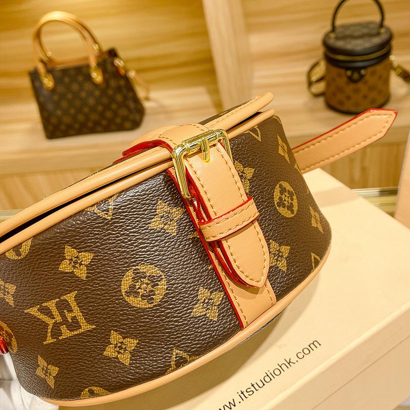 Unique Design Genuine Leather Women's Bag, Semi-circular Saddle Bag, Versatile Women's One Shoulder Crossbody Bag, New Small Bag
