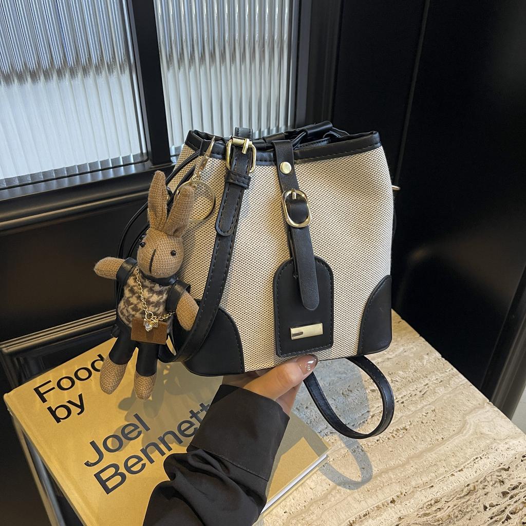 Splice Bump Color Design Hasp Bucket Bag Fashion Casual Slant Shoulder Bag  with Little Rabbit Pendant