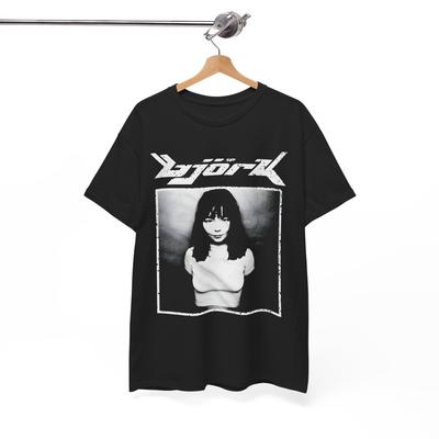Björk Vintage Tričko | Retro 90s Y2K Merch zpěvačky | Černobílé Foto Tričko | Dárek pro islandskou hudebnici Tričko pro elektronickou hudbu, S až 5XL