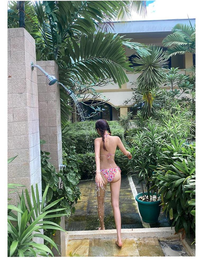 Geblümtes Plissee-Bikini mit Softcups für kleine Oberweite - Perfekt für Badeurlaube und heiße Quellen