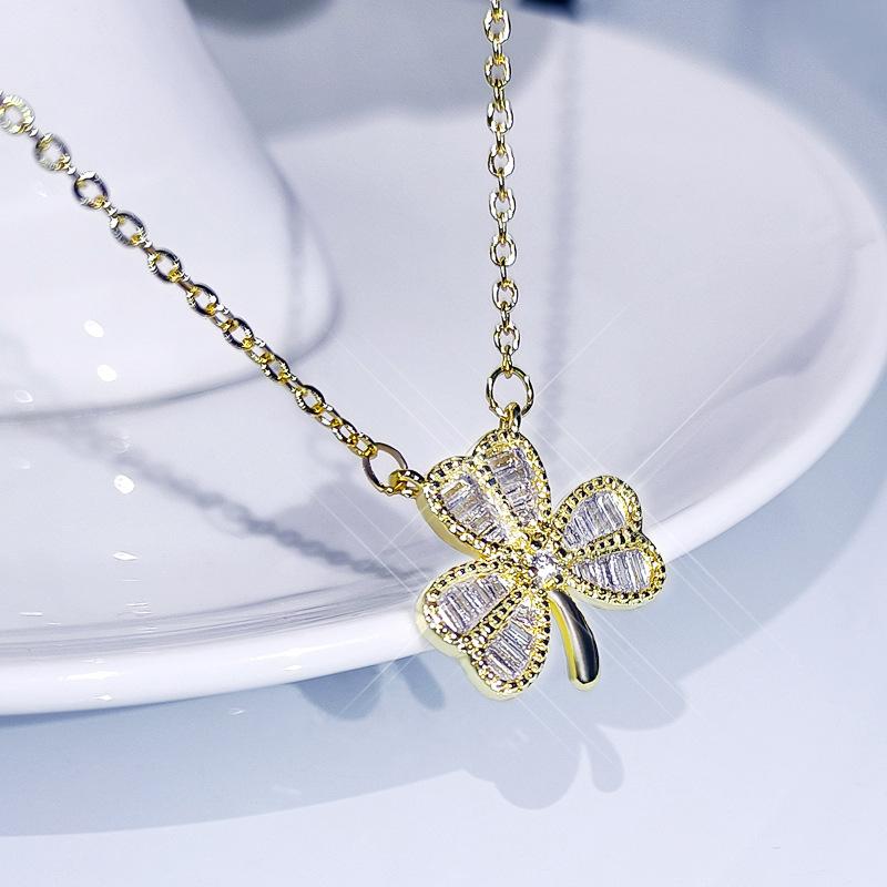 Lucky Three Leaf Grass Necklace for Women Silver Plated Platinum Full Diamond Single Diamond Short Clavicle Chain