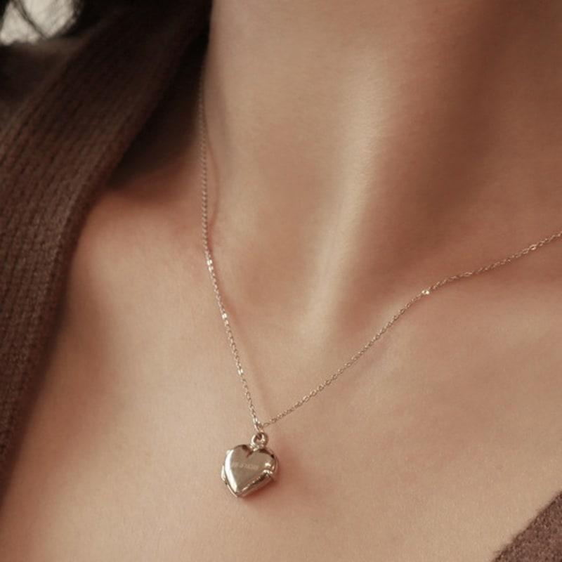 Less is more Silver Heart Necklace