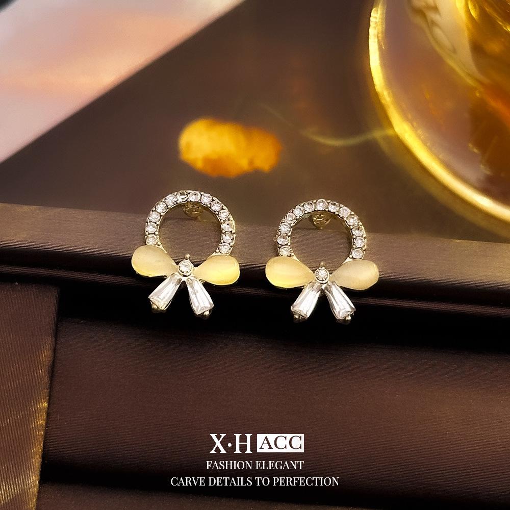 Silberne Nadel Katzenaugenstein Blume Ohrringe - Elegantes, vielseitiges Modeaccessoire für Frauen